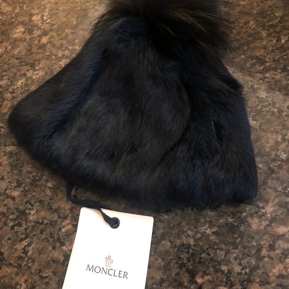 Moncler real Fur Beanie with Pom Pom - Picture 11 of 11